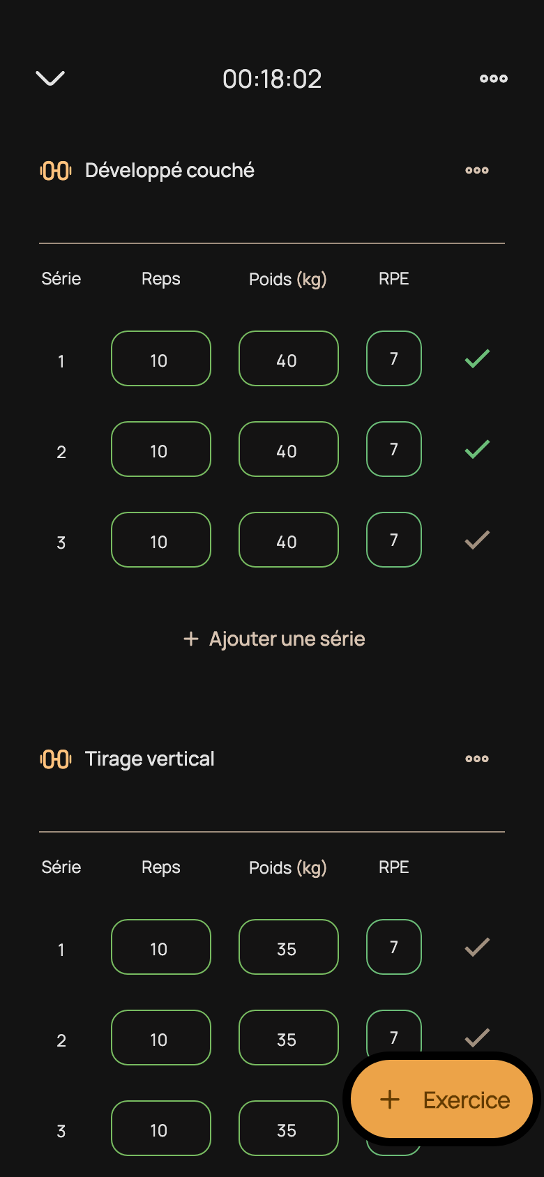 Écran de suivi d’entraînement Sando avec exercices, séries, répétitions et charges.